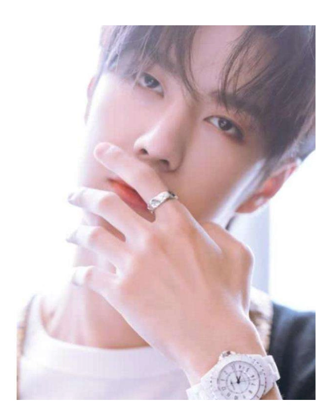 盘点娱乐圈男明星美手!王凯,千玺,蔡徐坤……看看哪个你最可?