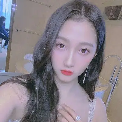 自调关晓彤头像礼貌拿图