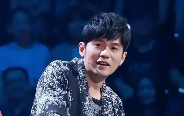 周杰伦连续发文"勿扰"不表态的事件,官方直接下场背书硬气回应