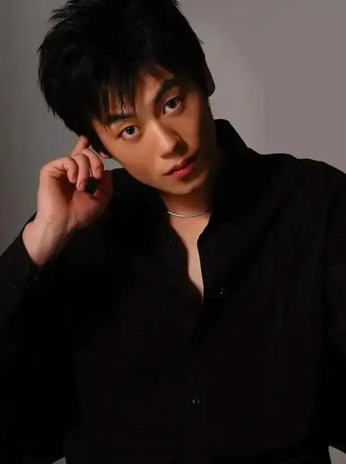 朱亚文:抛弃相恋7年的初恋,转身狂追陈思诚女友,他在追求什么