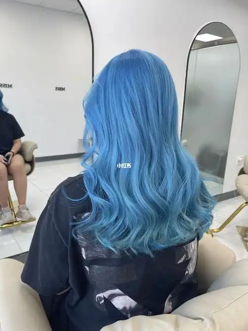 蓝色  #冰蓝色  #发色推荐  #显白发色  #misshair#女士发型#偶约