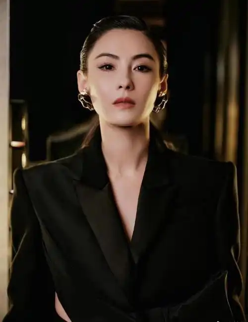 43岁张柏芝七年没拍戏喜欢孩子疑怀四胎经纪人不回应