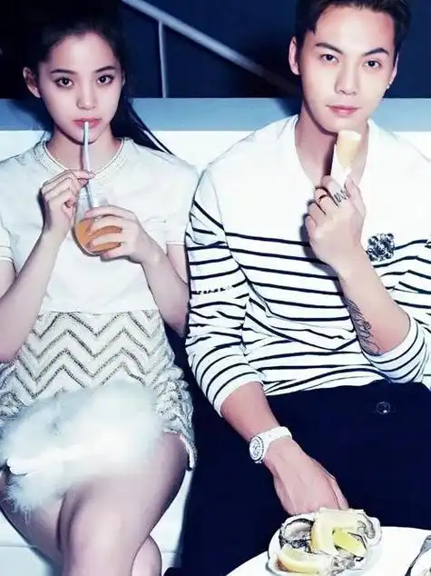 欧阳娜娜,一个曾经被誉为"天才大提琴美少女"的名字,如今却成了娱乐圈