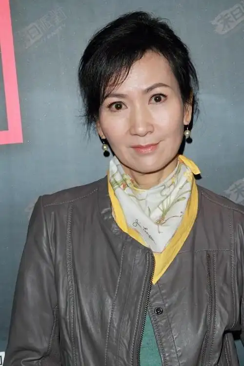 陈美琪的衣品真一般,穿的衣服好朴素,丝袜看着也很尴尬|裙子|复古风|