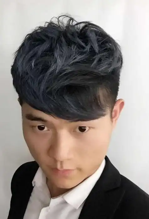 男生剪什么发型显脸小 两鬓角留短款式的发型