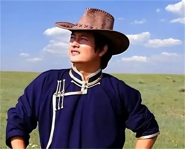 她是云飞前妻,老公星光大道成名后和她离婚,如今独自带女儿生活