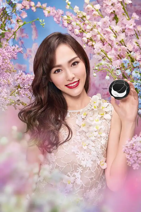 蜷川实花为资生堂品牌中国区彩妆代言人唐嫣拍摄全新视觉形象