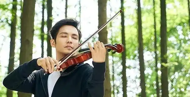 事实证明逐渐消失的钟汉良已经在另一个圈子里红得发紫