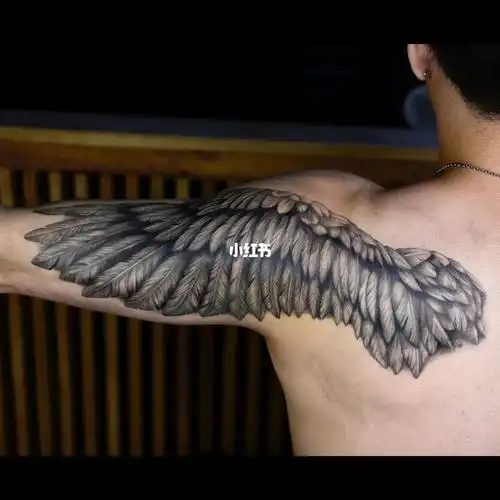 墨尔本背部天使翅膀纹身