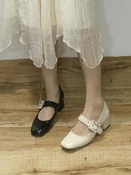 坠近太迷恋玛丽珍鞋了帮忙选个颜色留下