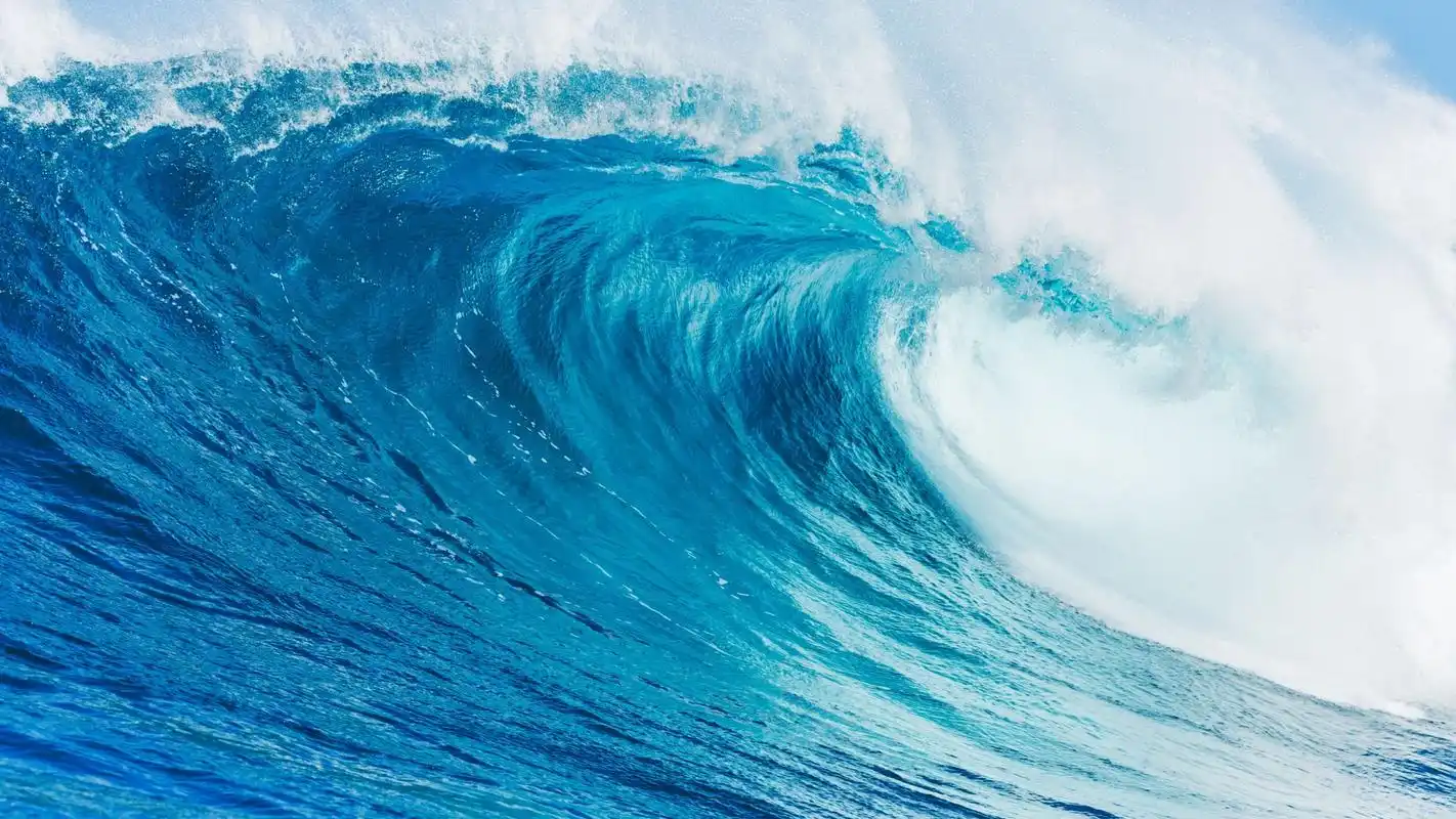 咆哮的海浪高清桌面壁纸