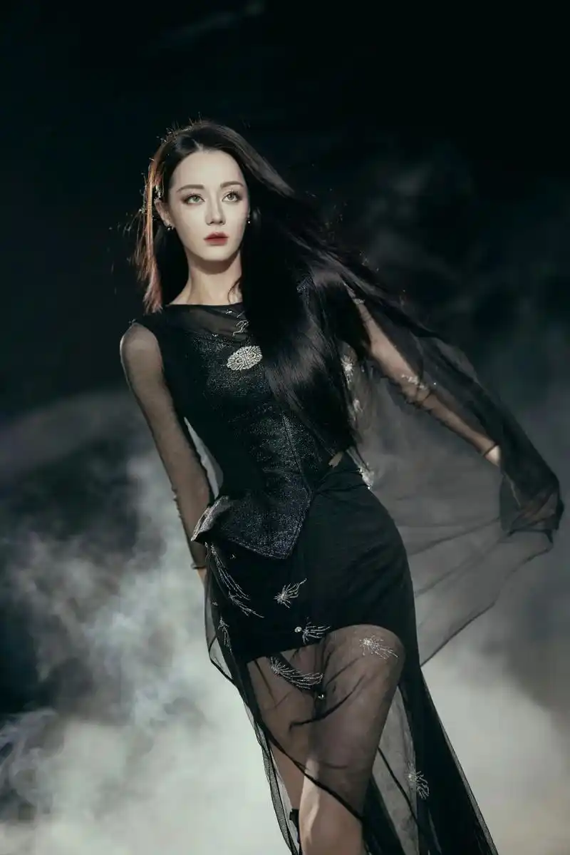 迪丽热巴 黑色的纱幻化成翼,@dear