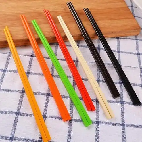 筷子,人们日常生活中最常见的物品,也是家家户户都会用到的餐具