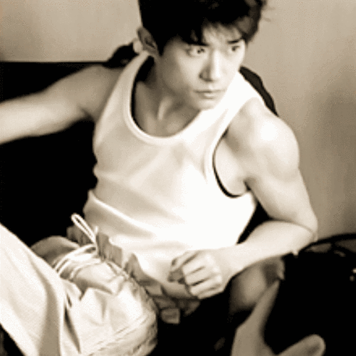 易烊千玺表情包cos