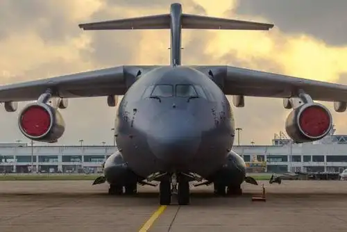国产运20军用运输机抵达武汉!运来大批急需物资