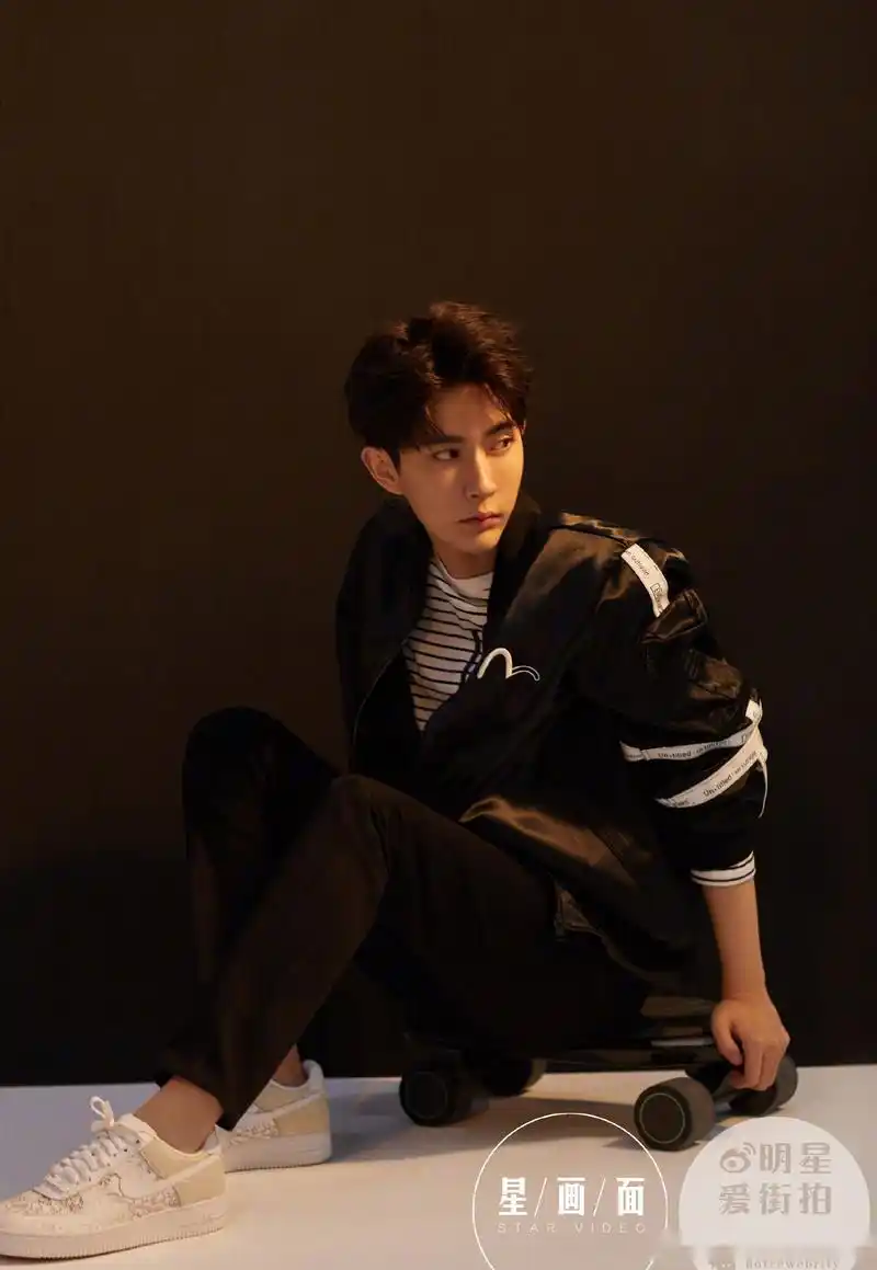 于朦胧古装仙气飘飘,现代装十足帅气,于朦胧被这个小哥哥偷走了鹅的心