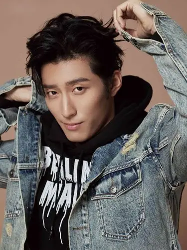 窦骁最新写真 营造潮流风尚标