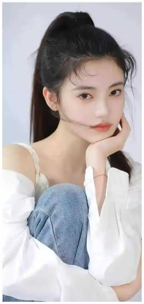 00后女星们的颜值爆表不是偶然,而是辛勤努力的成果.