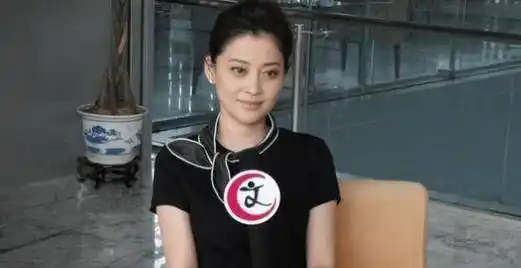 原创原创46岁梅婷罕见生图曝光打扮随意笑容迷人皮肤犹如少女般白皙