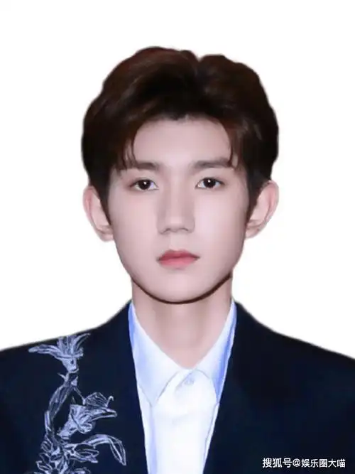 有种"证件照"叫王源,卸妆后真实颜值令人惊讶,居然是照骗?