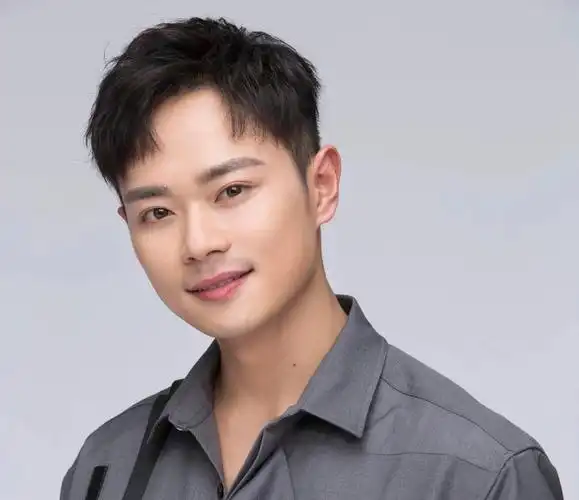 曹骏|"沉香"曹骏:出道17年和女友分手成遗憾,如今再靠《底线》翻红