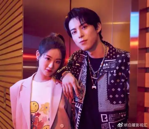 王鹤棣祝绪丹现身直播活动生图曝光颜值真实让人不敢相信