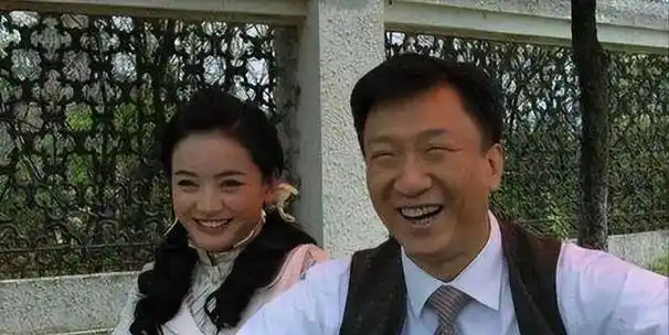 和胡歌是同学,貌美如花从不炒作,丈夫位列全球亿万富豪榜_生活_朱洁