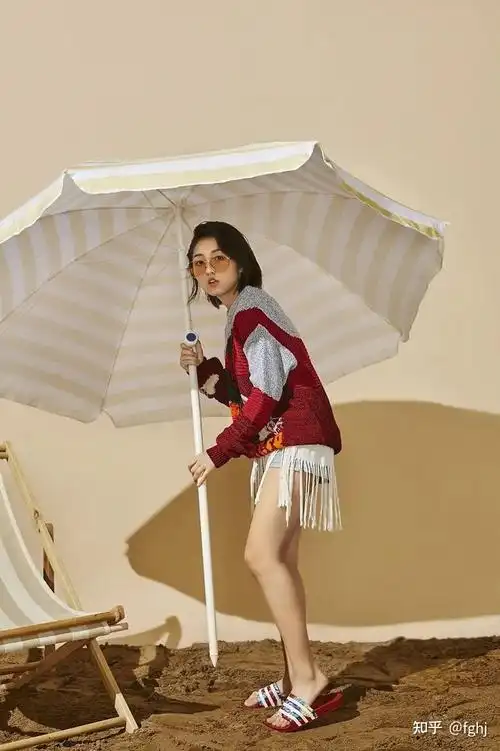 张子枫的玉足1 - 知乎