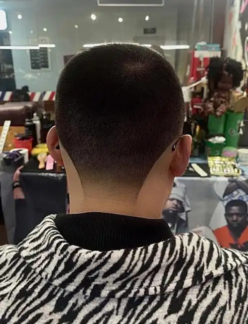 最考验男生颜值的,就是寸头,阳光清爽干练,荷尔蒙满满.