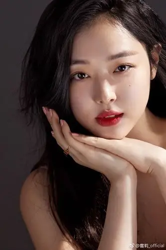 雪莉开通微博与粉丝们互动 晒美照证实身份