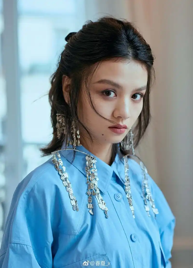 春夏晒九宫格梦幻写真 配文诗意满满变文青少女