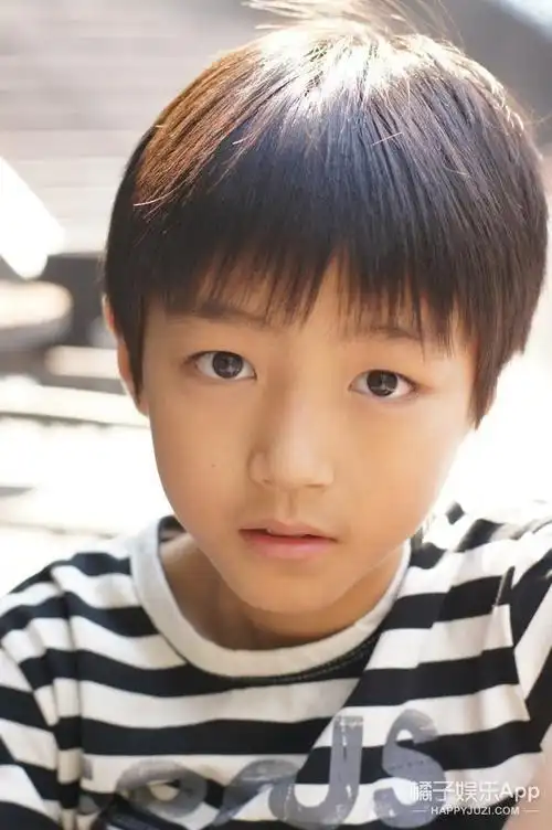 【老照片】王俊凯小的时候好可爱啊,真像个小土豆一样