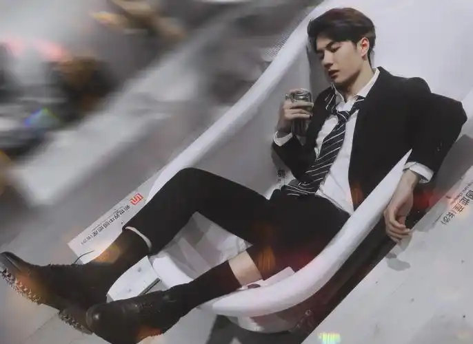 有王一博的高清无水印壁纸吗