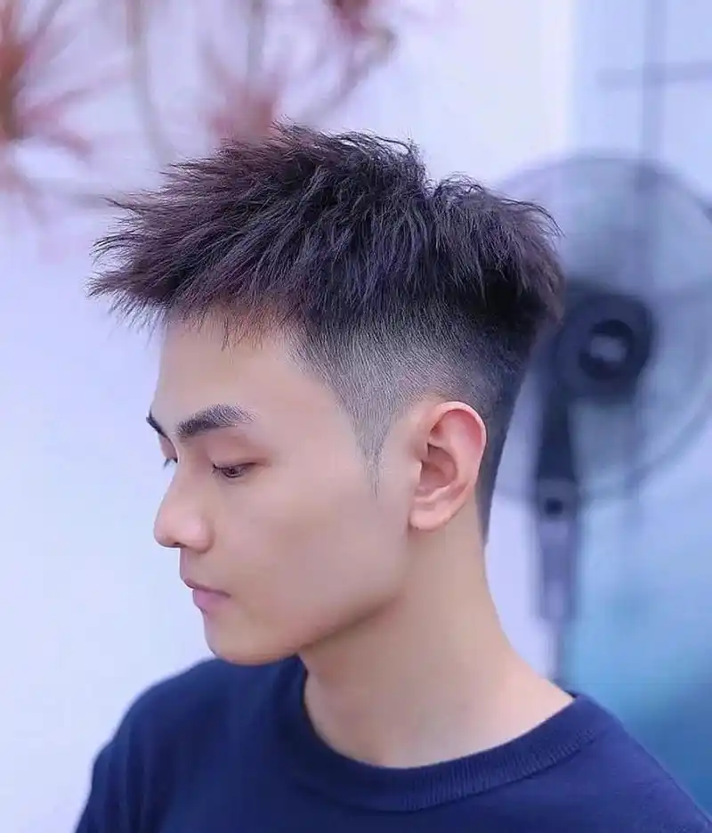 刺短发男士烫发男生一定要尝试的发型立体碎盖清爽的立体碎盖简单打理