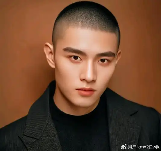 男发剪来剪去,最有型还是超短小寸头,精神利落免打理|寸头|发型|精神