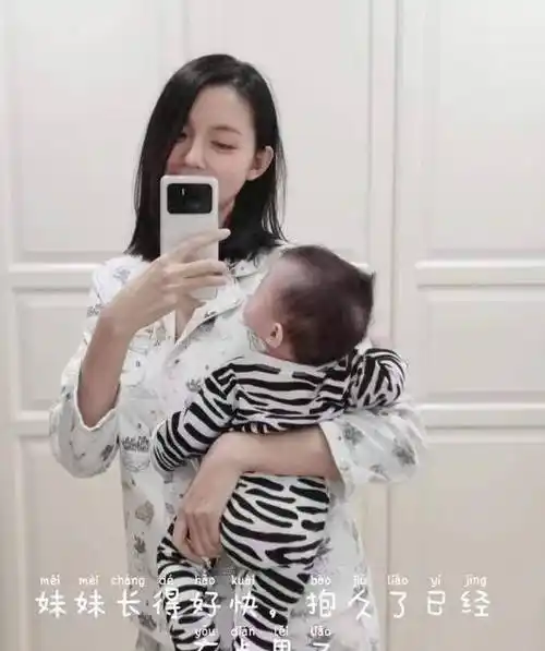 张梓琳罕晒二胎女儿五官秀气鼻梁高挺嫁素人老公九年生两女