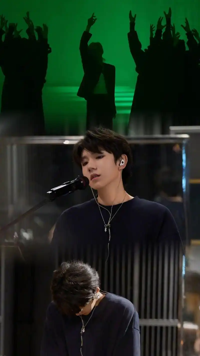 王源演唱会壁纸来喽~#王源 #王源客厅狂欢巡演 #向全世界安 - 抖音