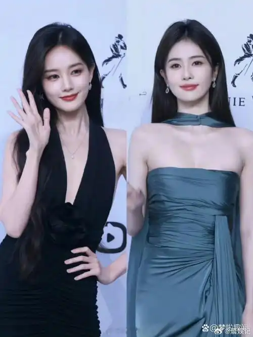 白鹿李一桐这俩人是真的像啊,不过我看别人说用眼睛笑的是李一桐,用嘴