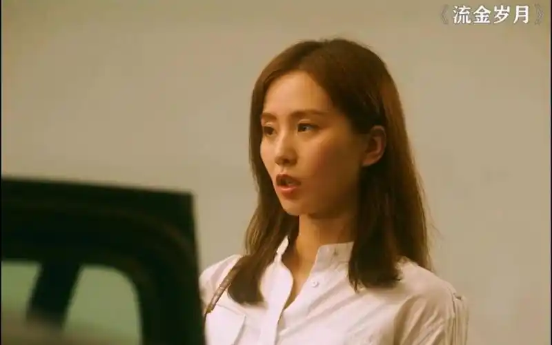 【流金岁月】有一个霸气大方又宠溺的闺蜜,简直太幸福了.