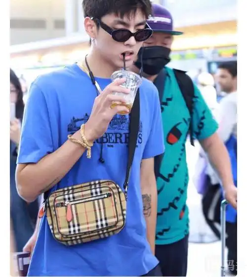 burberry 博柏利 跨包 吴亦凡同款驼色格纹斜挎包 腰包 专柜折扣