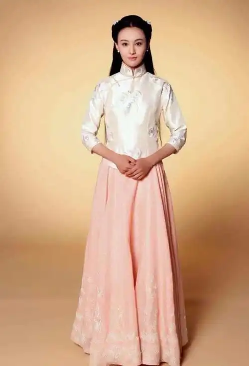 这个活泼可爱的郑爽穿旗袍是什么样子呢?