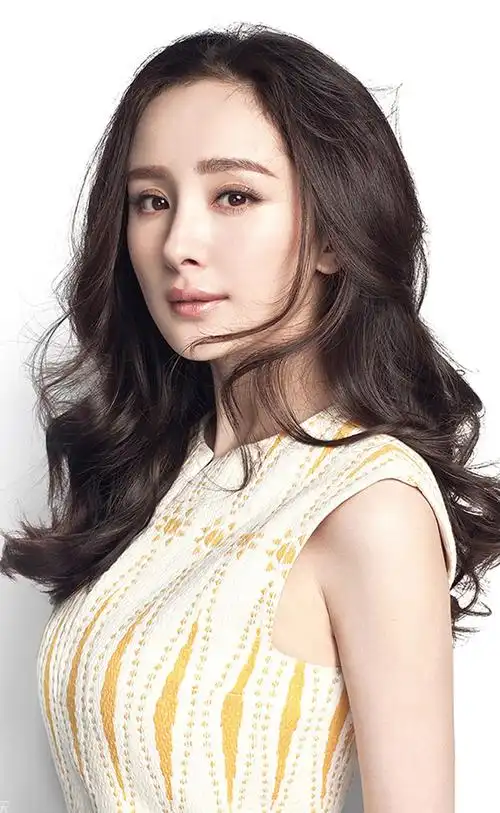 寻找下面照片的原图,各位帮帮忙,在此谢谢,最好图片大点,杨幂的照片