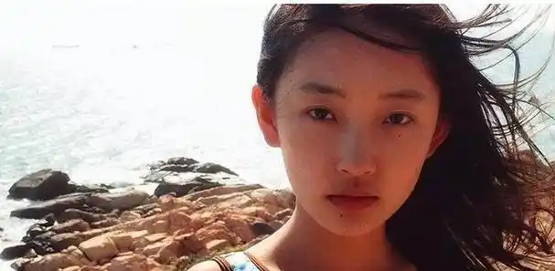 黄渤宠着,马伊琍护着,长相不出众却让大咖轮流作配,她是啥来头