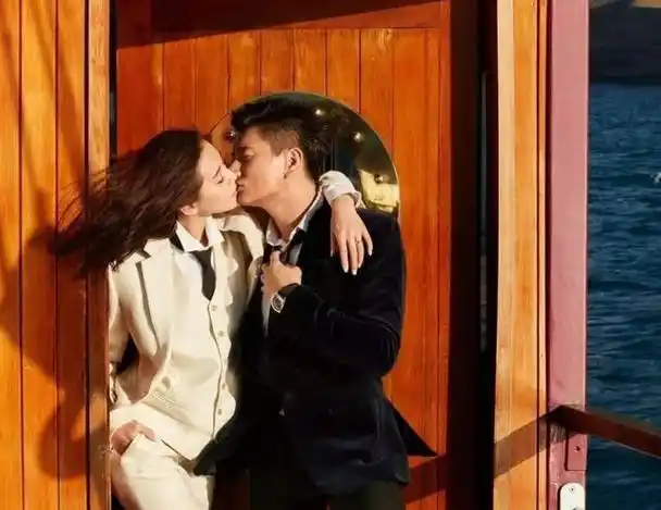 吴奇隆前两任妻子照片(前妻堪称人生赢家)(1)