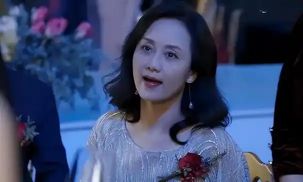 在《好事成双》中,李颖再次出演了母亲的角色.