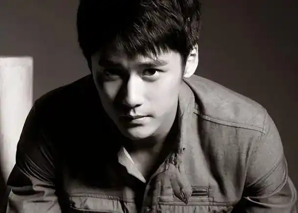 尽管蒋劲夫在娱乐圈失去了显赫的名声和财富,但他现在却找到了能够