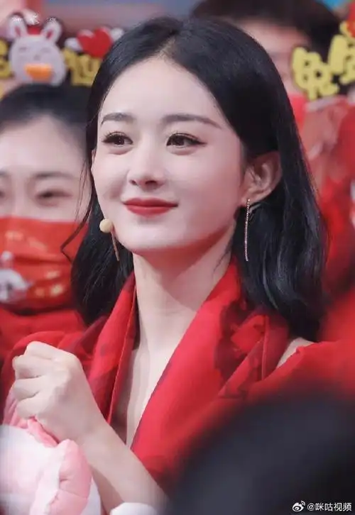 来看@赵丽颖的红色衣服合集96期待新电影《第二十条》,大年初一一