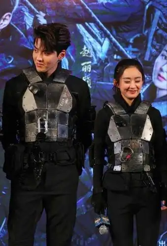 吴亦凡赵丽颖"最萌身高差"莫名配一脸,网友:颖宝不约"炮王"