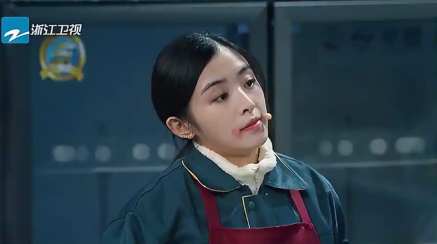 演员:张含韵杨迪演绎《夜店》片段,杨迪爆笑"抢劫"乐不停!