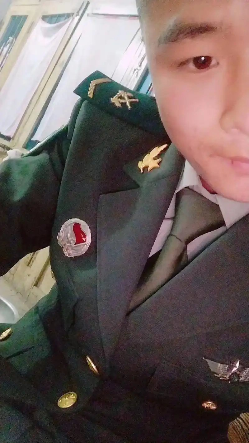绿色军衣是我人生最美的礼服只有照片能记录这份珍贵